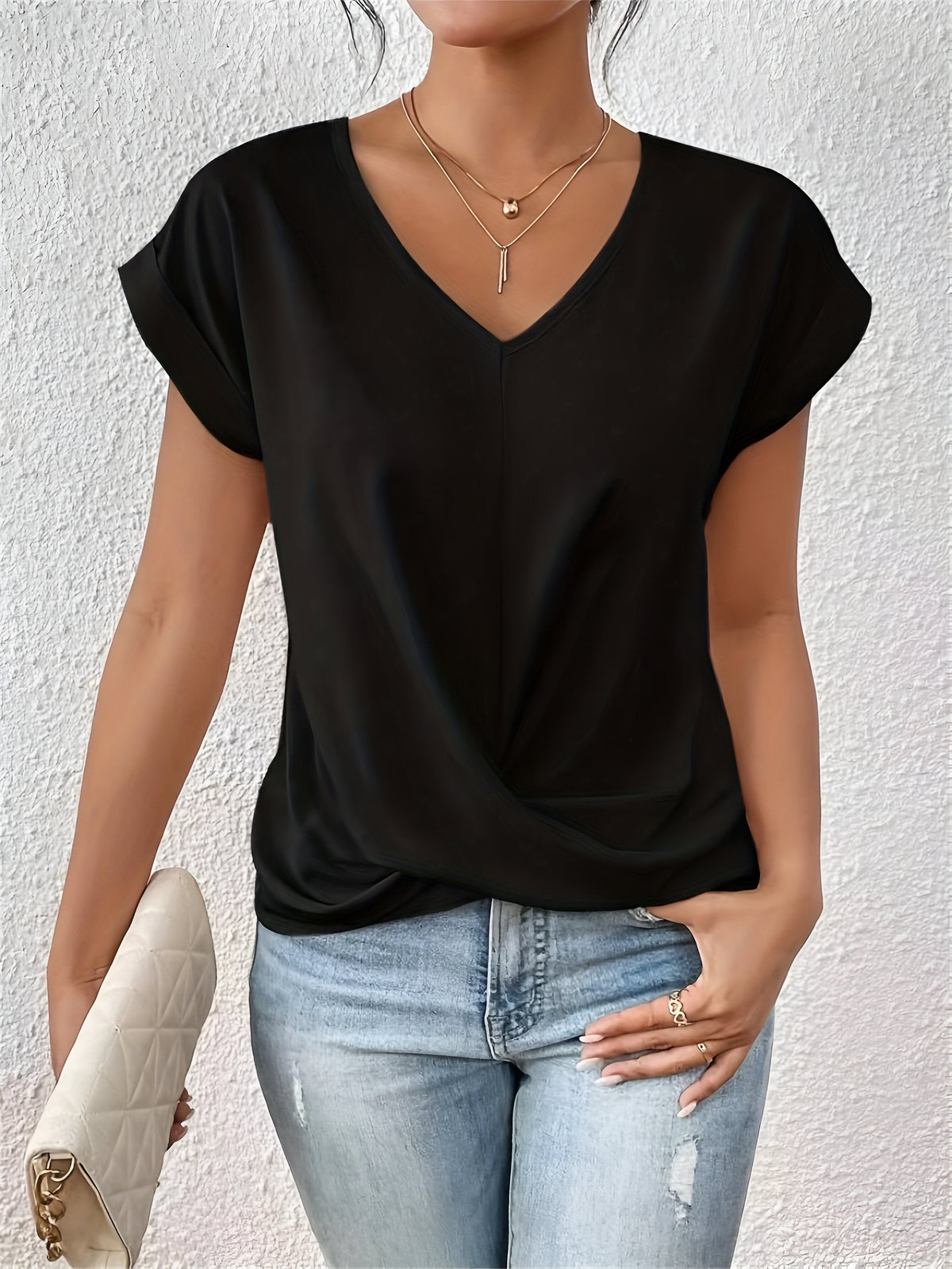 NOËLLE™ | Casual T-shirt with sweetheart neckline