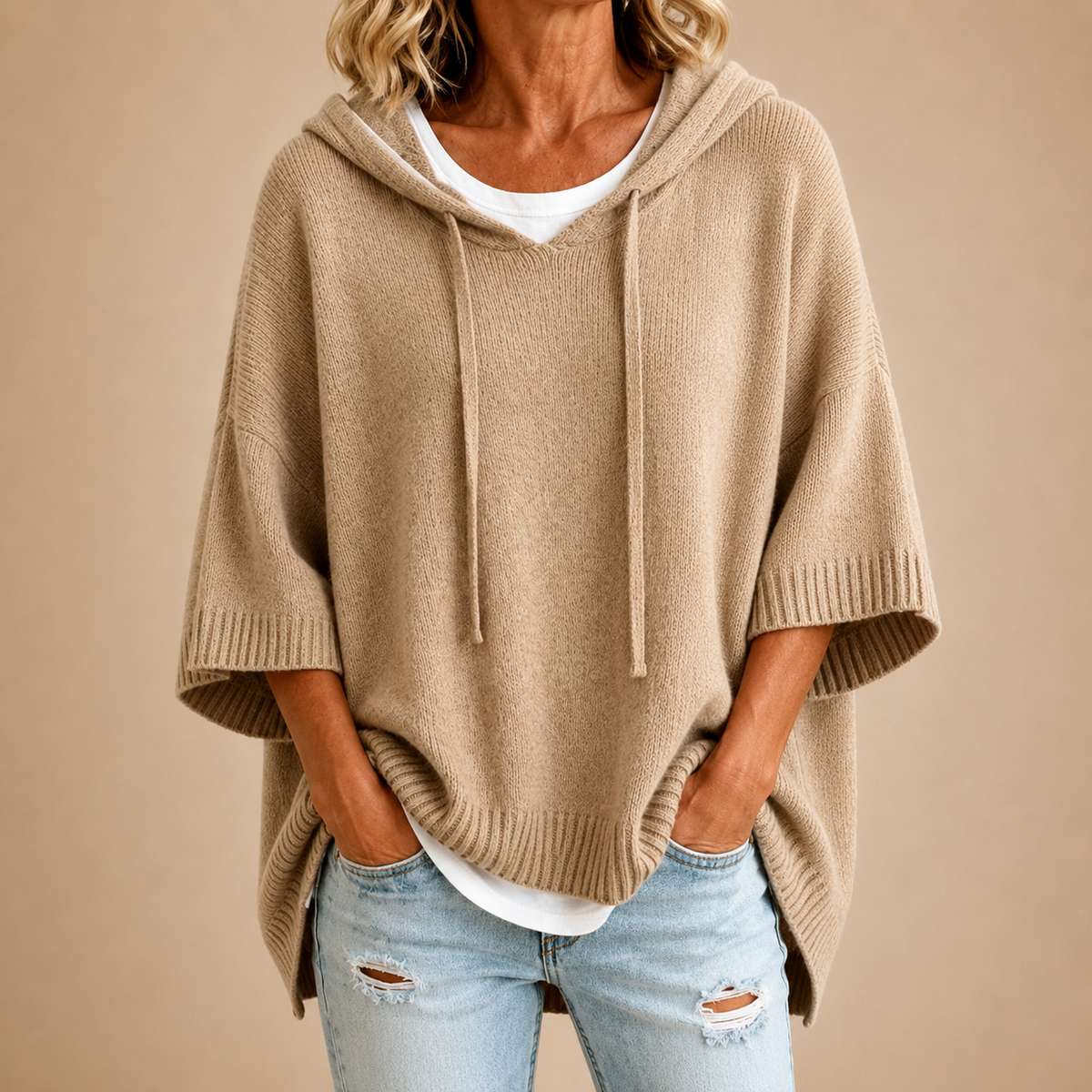 Vanmeeren™  | Gebreide poncho met capuchon en driekwartmouwen