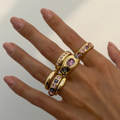 Vanmeeren™ | Set van 6 Goudkleurige Ringen met Paarse Zirkoon – Verstelbaar & Luxe Afwerking