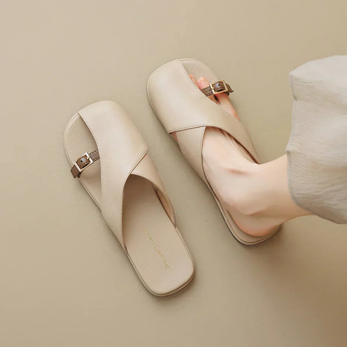 Wenen | Gekruiste Sandalen